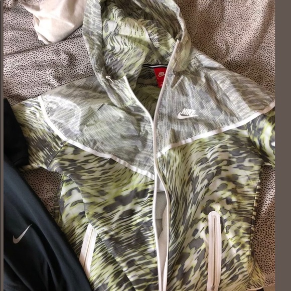 Women’s Wind Breaker - Picture 1 of 1